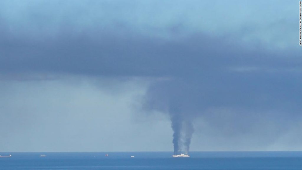 Pożar greckiego promu: pasażerowie ewakuowani, gdy statek się zapala