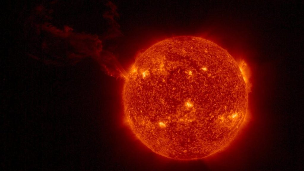 Bezprecedensowe zdjęcie uchwyciło dziwnie dużą eksplozję słoneczną