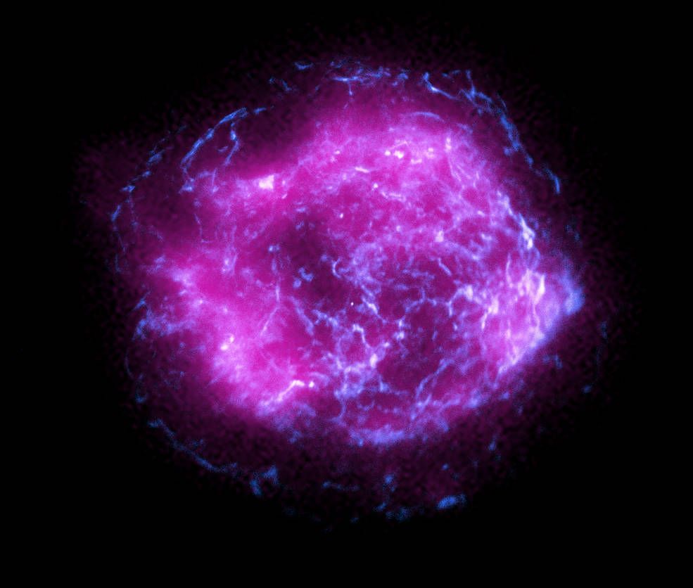 Pierwsze zdjęcie z nowego teleskopu rentgenowskiego NASA IXPE wygląda jak kula fioletowej błyskawicy