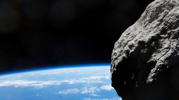 Asteroida wielkości lodówki została odkryta zaledwie dwie godziny przed uderzeniem w Ziemię