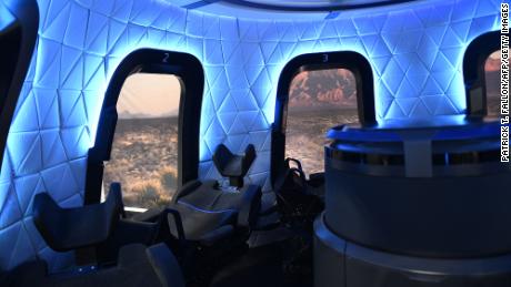 Wnętrze kapsuły Blue Origin zostanie wystawione 11 grudnia 2021 r. w Van Horn w Teksasie. 