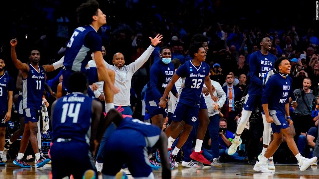 Saint Peter's stał się pierwszym 15. nasionem, które dotarło do Elite Eight w historii NCAA Championship