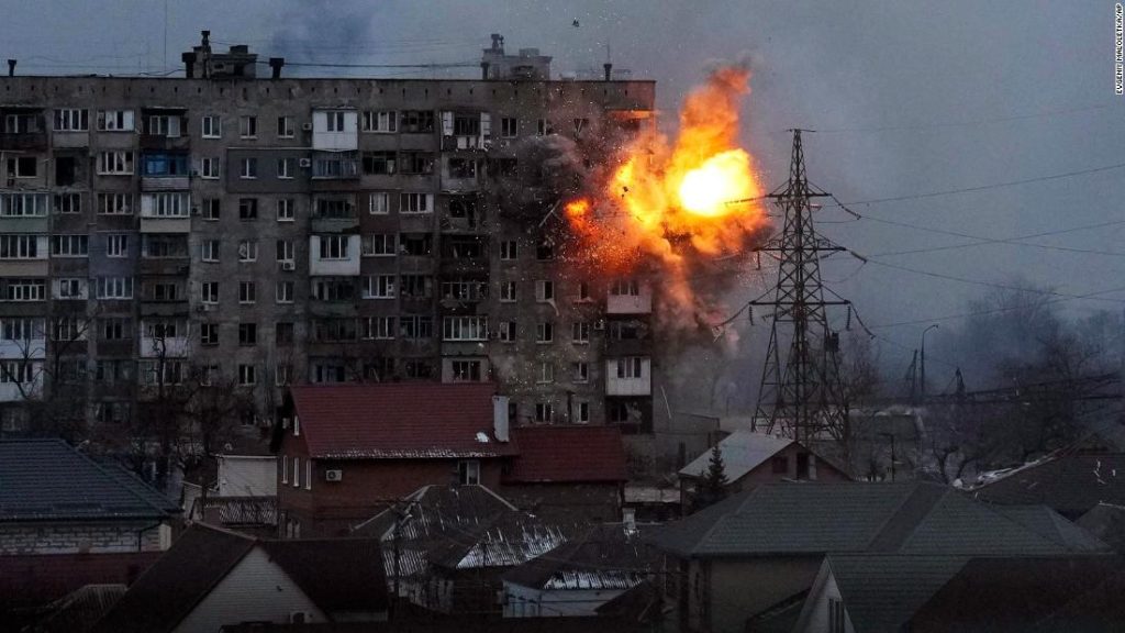 W Kijowie słychać było wybuchy, gdy siły rosyjskie naciskały w pobliżu stolicy Ukrainy