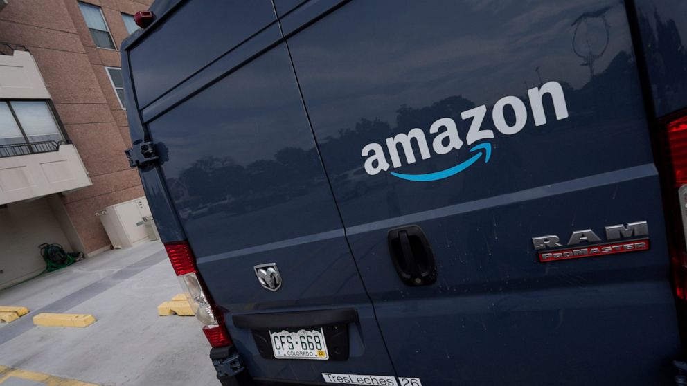 Amazon dodaje 5% „dopłat paliwowych i inflacyjnych” do opłat sprzedawcy