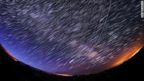 Zanieczyszczenie satelitarne grozi zmianą naszego widzenia nocnego nieba