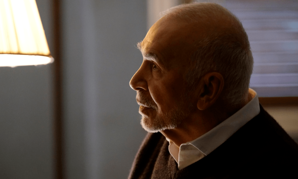 Frank Langella usunięty z „The Fall of the House of Usher” po dochodzeniu w sprawie wykroczenia