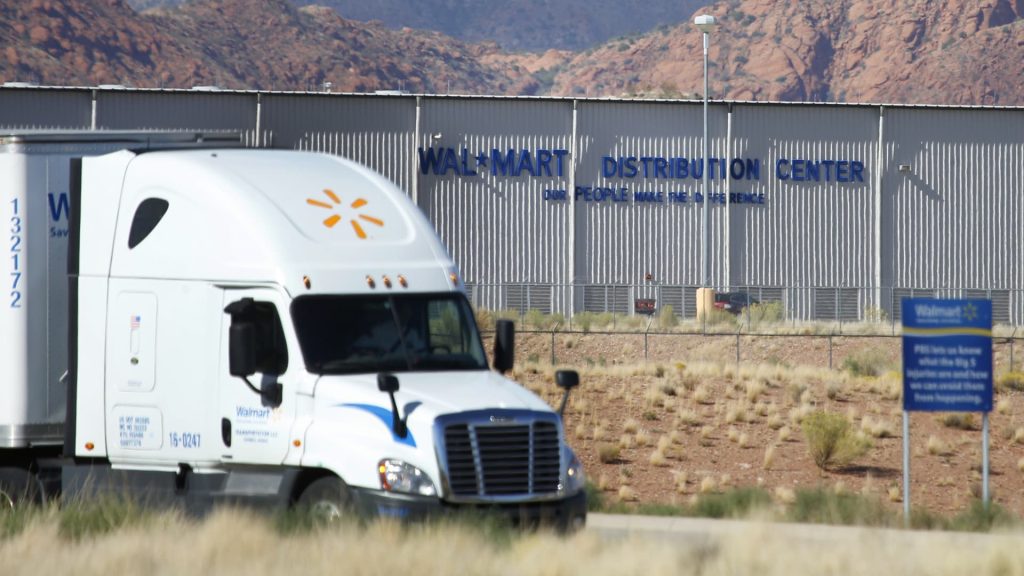 Walmart twierdzi, że podnosi pensje kierowców ciężarówek, rozpoczynając program szkoleniowy