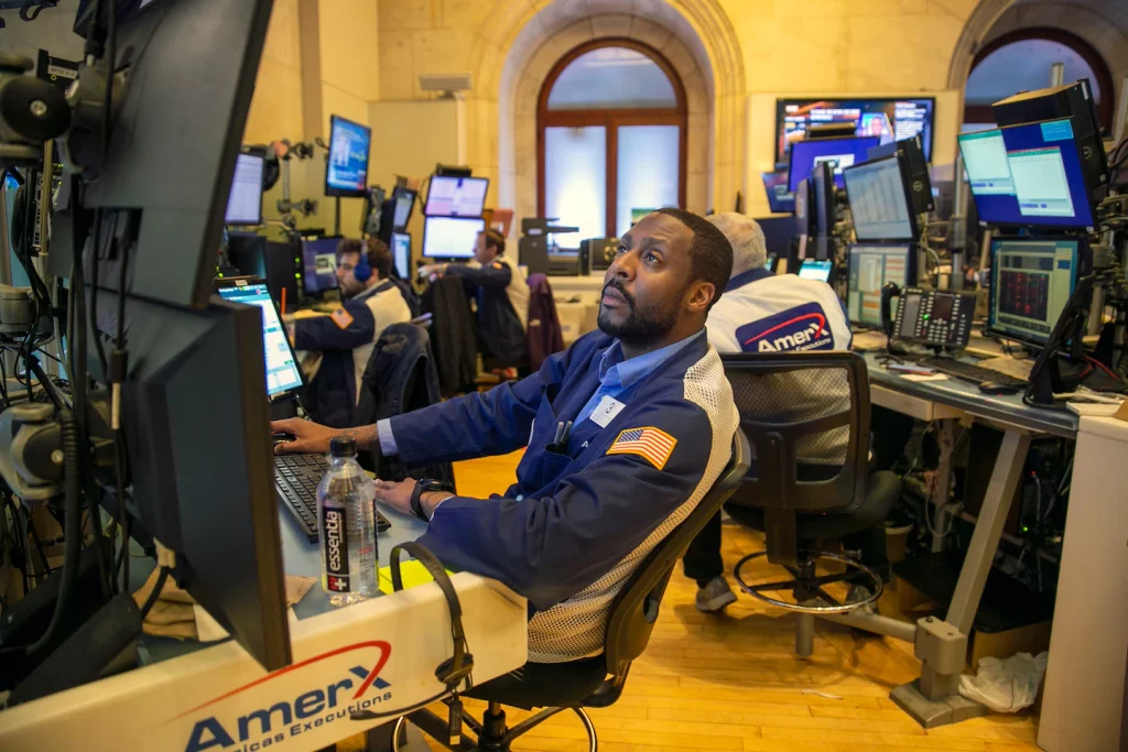 Dow zyskał 700 punktów, gdy Wall Street wróciła z bessy