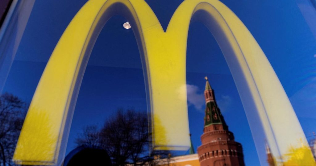 McDonald's sprzedaje swoją działalność w Rosji