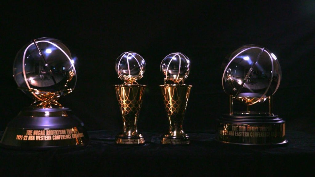 NBA ujawnia nowe tytuły, nagrody i wyróżnienia Larry Bird, Magic Johnson, Bob Kosey i Oscar Robertson