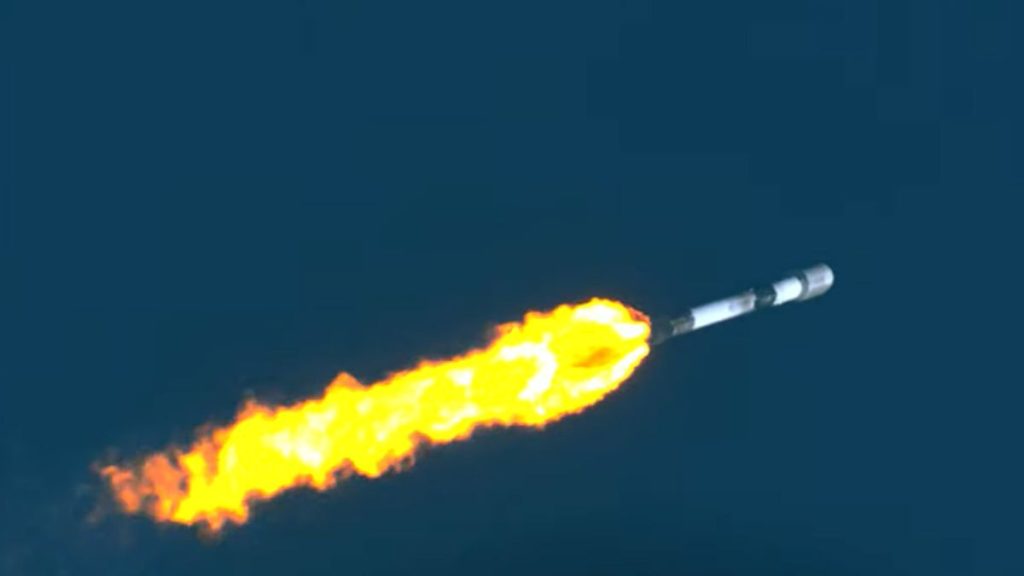 Rakieta SpaceX wystrzeliwuje 53 satelity Starlink na orbitę i ląduje na morzu