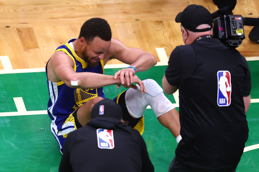 Curry płacze na boisku po zwycięstwie Golden State w finałach NBA