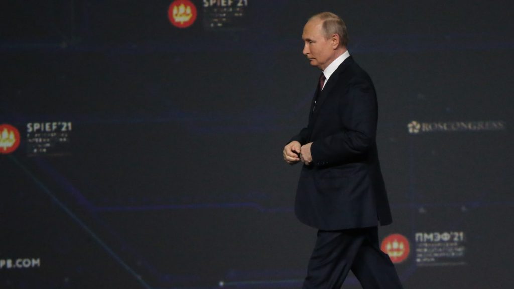 Forum Ekonomiczne „Rosyjskie Davos” Władimira Putina w Sankt Petersburgu to rzeczywiście wielki i smutny bałagan