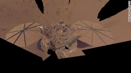Ostatnie selfie łazika InSight na Marsie pokazuje, dlaczego jego misja się zakończyła