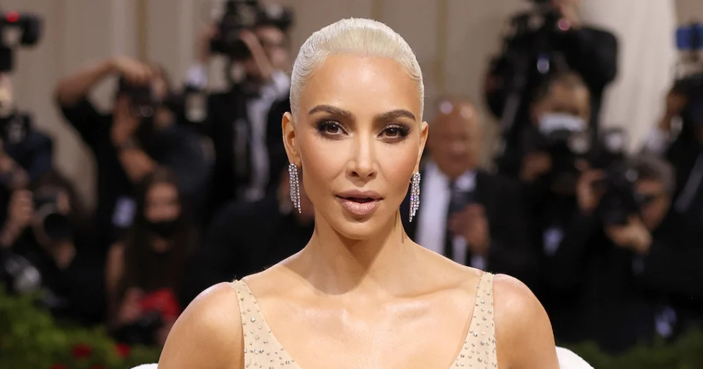 Kim Kardashian odpowiada na pozew o znak towarowy SKKN