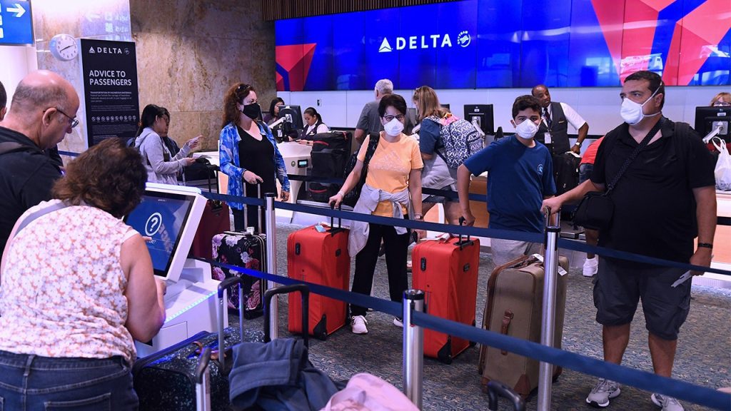 Delta podobno zapłaciła pasażerom 10 000 dolarów za opuszczenie wyprzedanego lotu