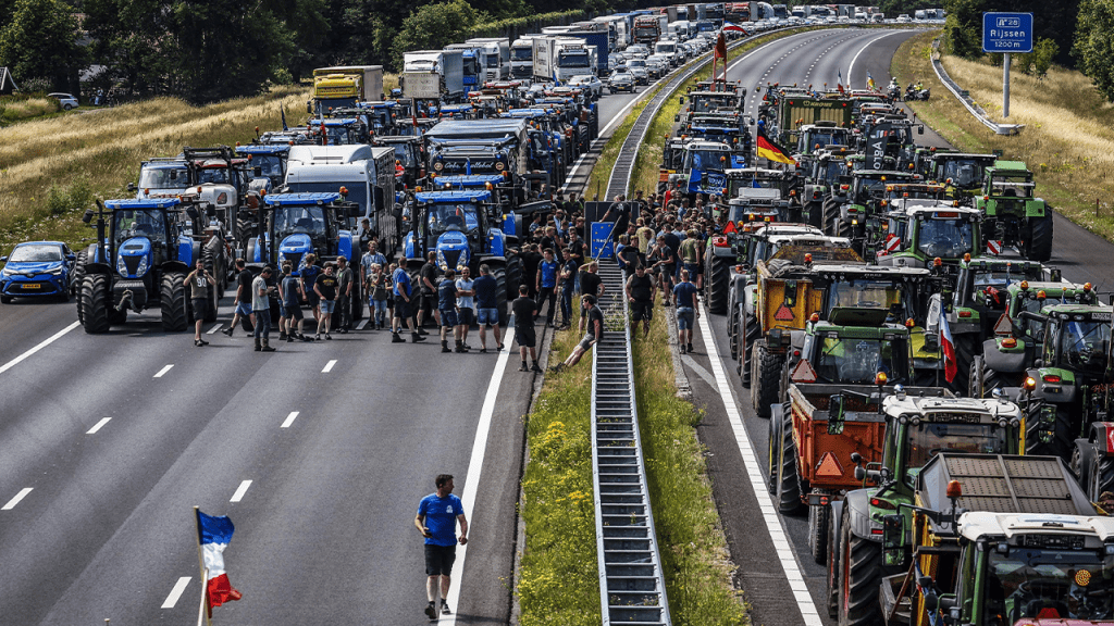 Holenderscy rolnicy tworzą „Karawany Wolności”, aby zaprotestować przeciwko surowym przepisom rządu dotyczącym ochrony środowiska