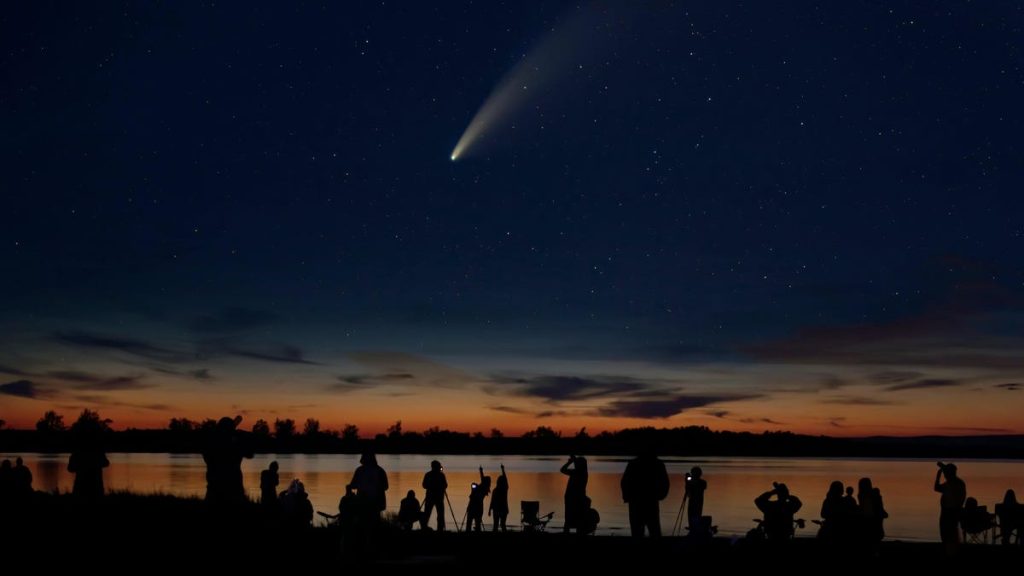 Jak (i ​​kiedy) oglądać masywną kometę K2 mijającą Ziemię?