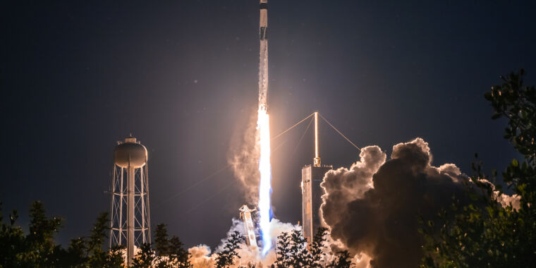 SpaceX wystrzeliwuje teraz 10 rakiet na każdą rakietę wyprodukowaną przez swojego głównego konkurenta