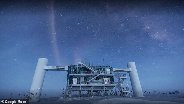 Badanie wykazało, że cząstki duchów pochodzą z Blazara, zbierając dane o cząstkach z Obserwatorium Neutrino IceCube na Antarktydzie (na zdjęciu)