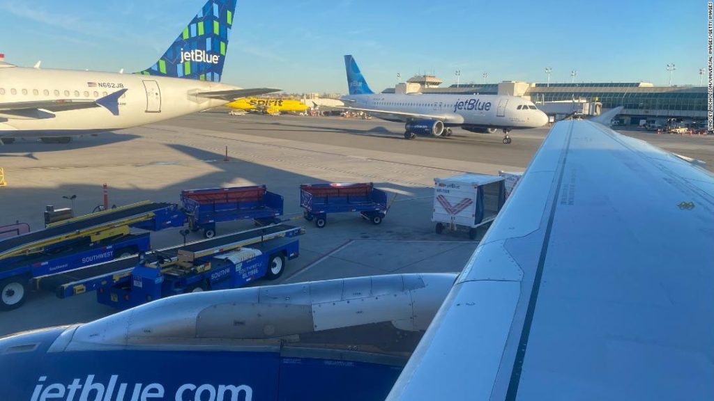 JetBlue ogłasza umowę kupna Spirit Airlines.  Ceny mogą wzrosnąć