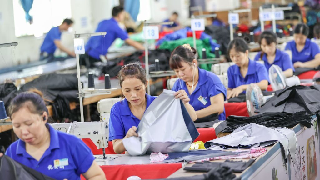Chińskie fabryki odczuwają upał, ponieważ popyt w USA i Europie spada