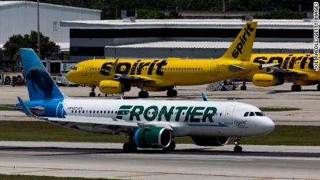 Spirit i Frontier dołączają do umowy składniki, torując drogę JetBlue do zakupu Spirit