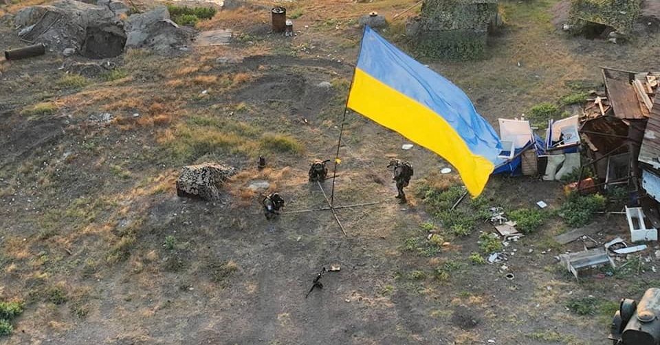 Ukraina podnosi flagę na odzyskanej wyspie, gdy Rosja konsoliduje zdobycze na wschodzie