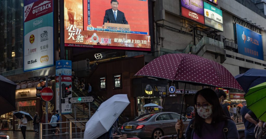 Xi odwiedza Hongkong przekształcony przez represje: Aktualizacje na żywo