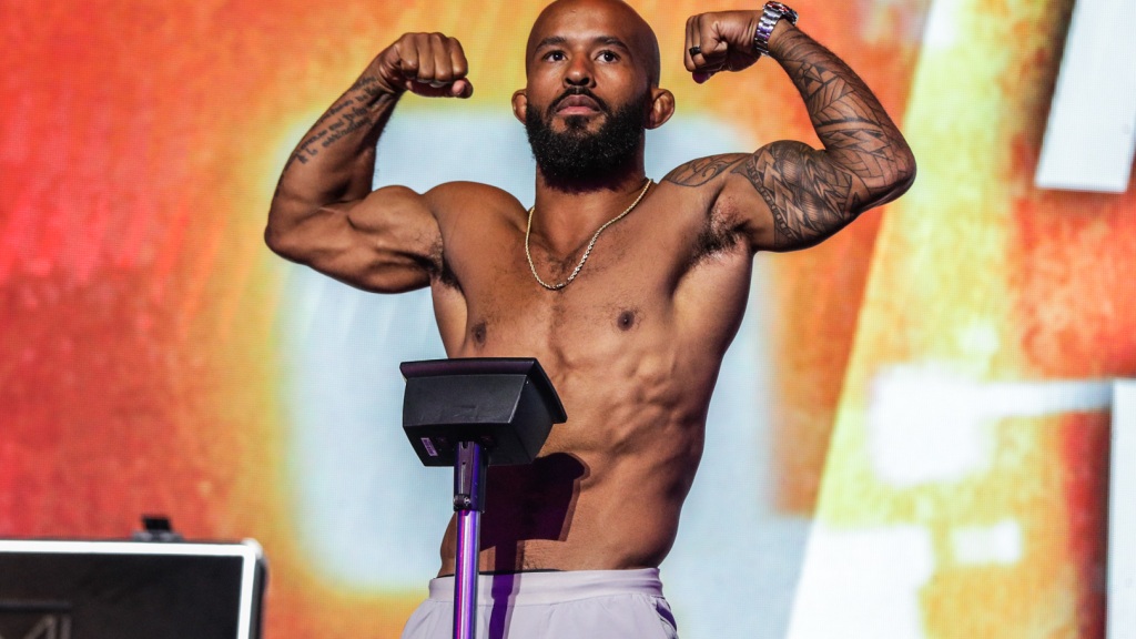 Demetrius Johnson Zemsta, Coe Moraes