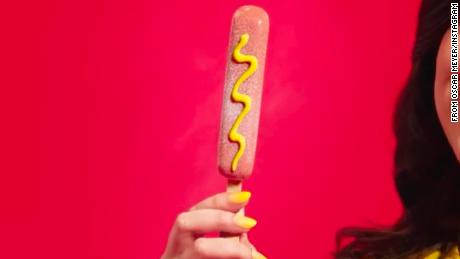 Oscar Mayer przedstawia Cold Dog, lodowy pop o smaku hot doga.