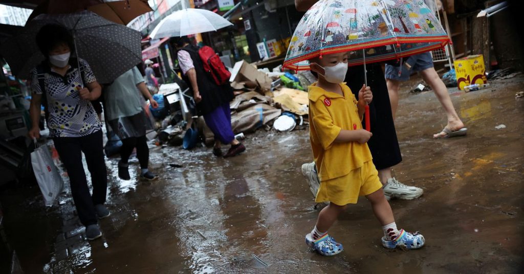 Rekordowy deszcz zabija co najmniej 8 osób w stolicy Korei Południowej