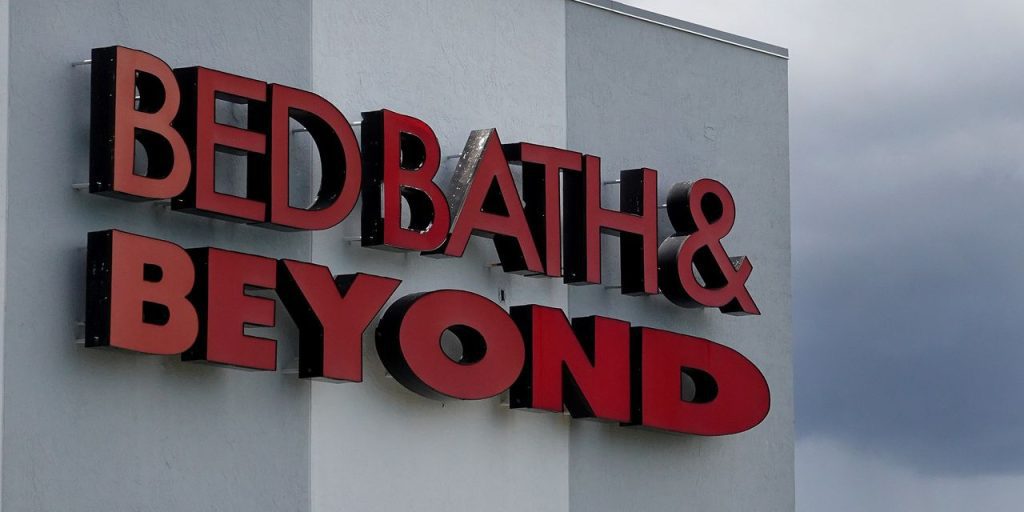 Ryan Cohen wycofał ponad 58 milionów dolarów z akcji Bed Bath & Beyond.  Akcje znów się załamują