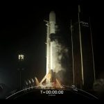 SpaceX wystrzeliwuje 52 satelity Starlink, pocisk lądowy do morza