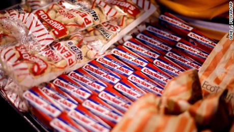 Innowacyjne opakowanie Cracker Jack pomogło zapoczątkować nową erę przekąsek. 