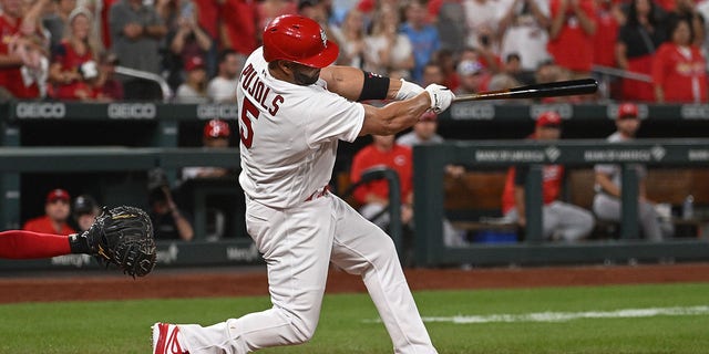 Albert Pujols z St. Louis Cardinals strzelił u siebie dublet przeciwko Cincinnati Reds w szóstej rundzie na Busch Stadium 16 września 2022 r. w St. Louis.