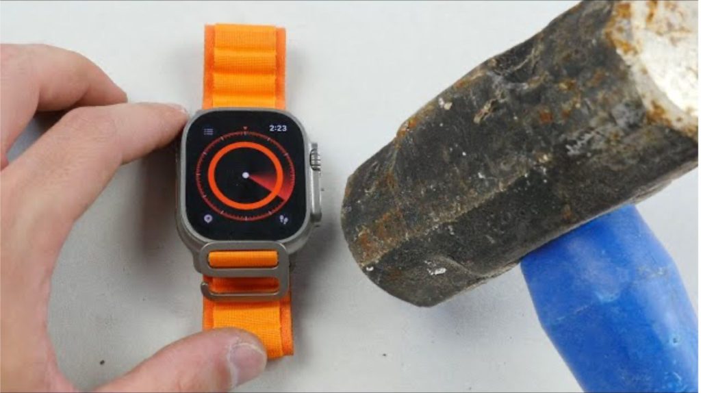 YouTuber testuje niezwykłą wytrzymałość Apple Watch za pomocą młotka: stłucz stół przed czasem