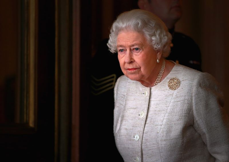 Z aktu zgonu wynika, że ​​królowa Elżbieta II zmarła ze starości