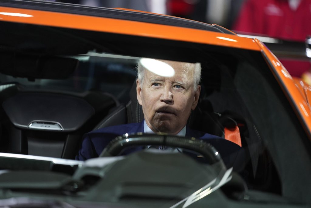 Biden, „Automan”, promuje samochody elektryczne na Detroit Auto Show