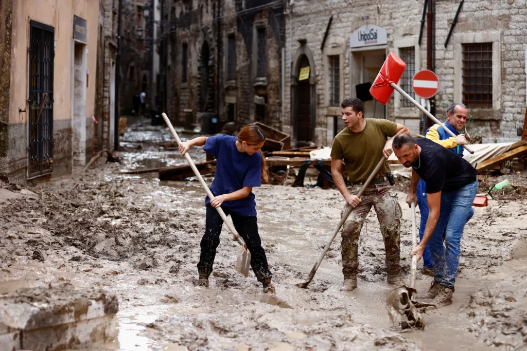 Dziewięć osób zabitych po powodziach nawiedziło włoski region Marche