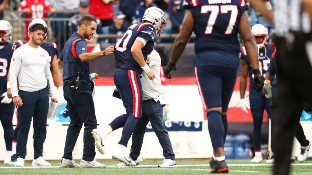 New England Patriots QP Mc Jones prawdopodobnie opuści wiele meczów z poważnym skręceniem kostki, podają źródła.