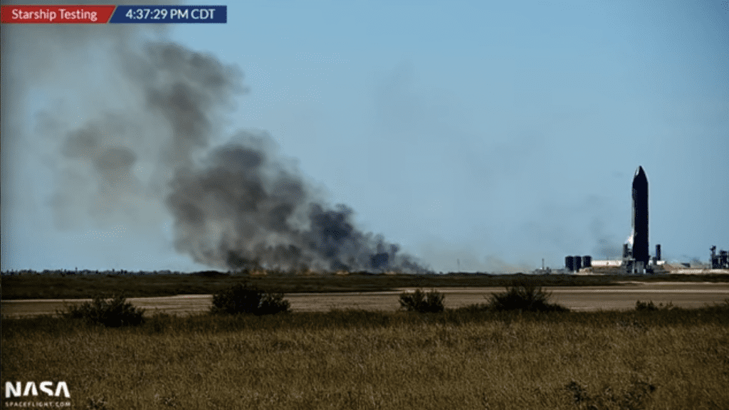 Prototyp statku kosmicznego SpaceX uwalnia superodpady, powodując pożary