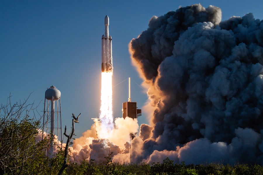 Po trzyletnim oczekiwaniu, Falcon Heavy SpaceX może ponownie wystartować jeszcze w tym miesiącu – Spaceflight Now