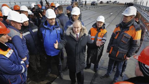 Prezydent Władimir Putin dokonał w marcu 2018 roku otwarcia mostu lądowego i linii kolejowej łączącej Krym z Rosją kontynentalną. 