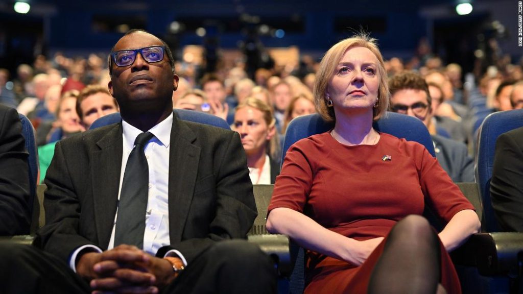 Premier Wielkiej Brytanii Liz Truss zwalnia ministra finansów Kwasiego Quartinga