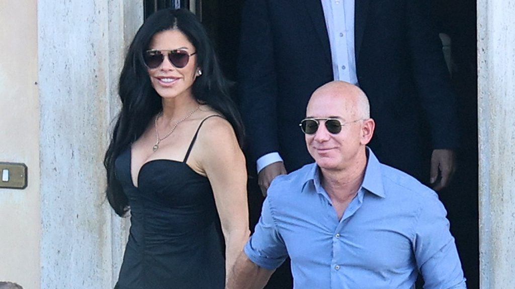 Jeff Bezos i Lauren Sanchez trafili do Włoch po nagrodę, gdy jego była żona MacKenzie przekazała miliony