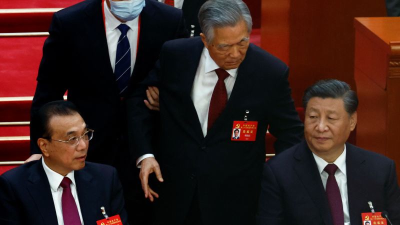 Były chiński przywódca Hu Jintao niespodziewanie wyszedł z pokoju, gdy Kongres Partii Komunistycznej dobiegł końca