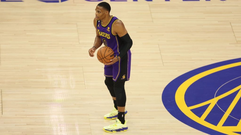 Russell Westbrook z Lakers cytuje schodzenie z ławki z powodu nadwyrężenia ścięgien udowych