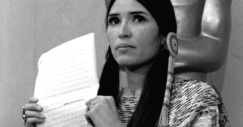 Sacheen Littlefeather, aktywistka, która odrzuciła Oscara Brando, zmarła w wieku 75 lat