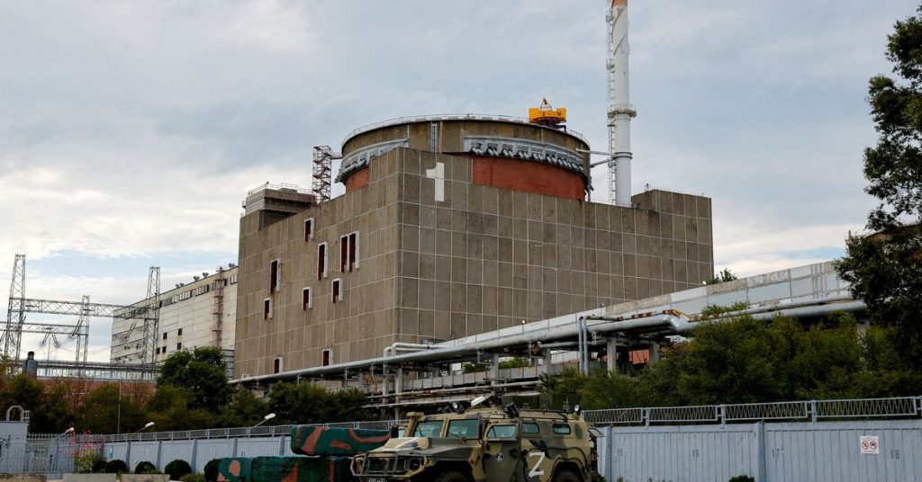 Zakład w Zaporożu aż do generatorów diesla, gdzie bombardowanie odcina energię niezbędną do chłodzenia